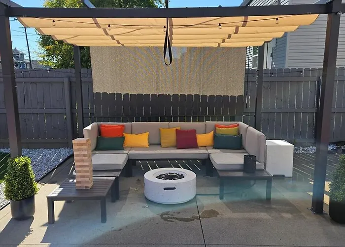 The Funky Fun Haus - Pickleball, Hot Tub, Arcade *