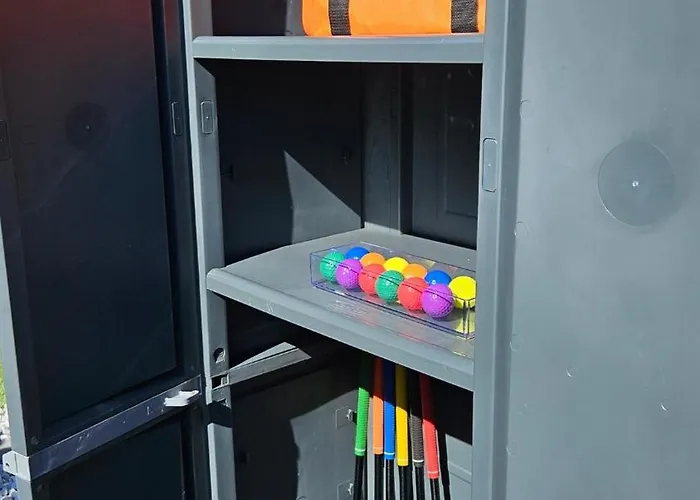 The Funky Fun Haus - Pickleball, Hot Tub, Arcade * Columbus